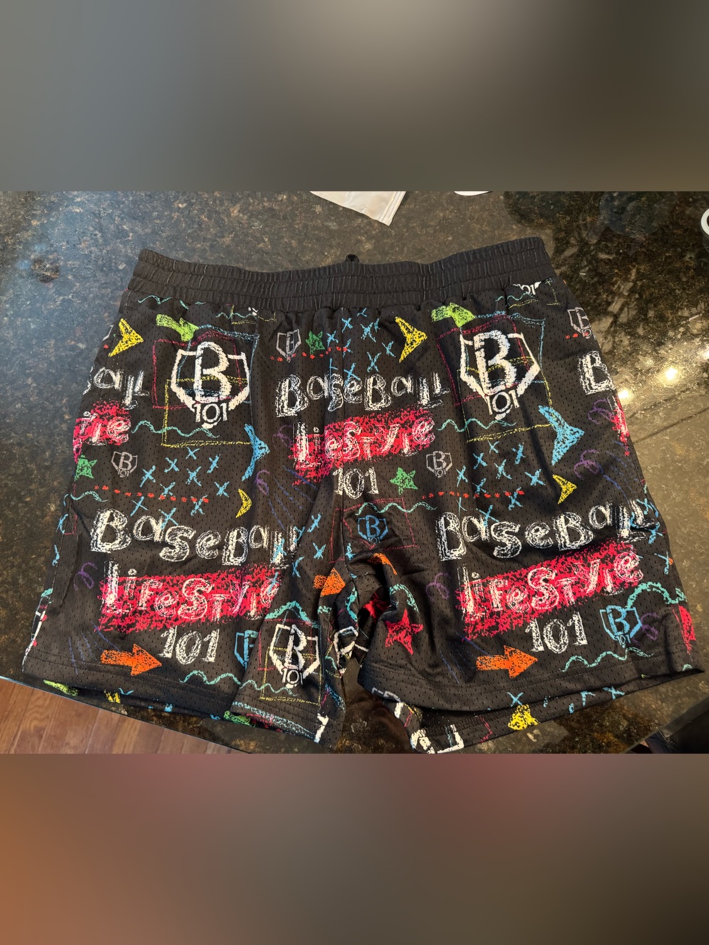 Chalkboard Baseball Lifestyle 101 Men’s shorts size L NWT